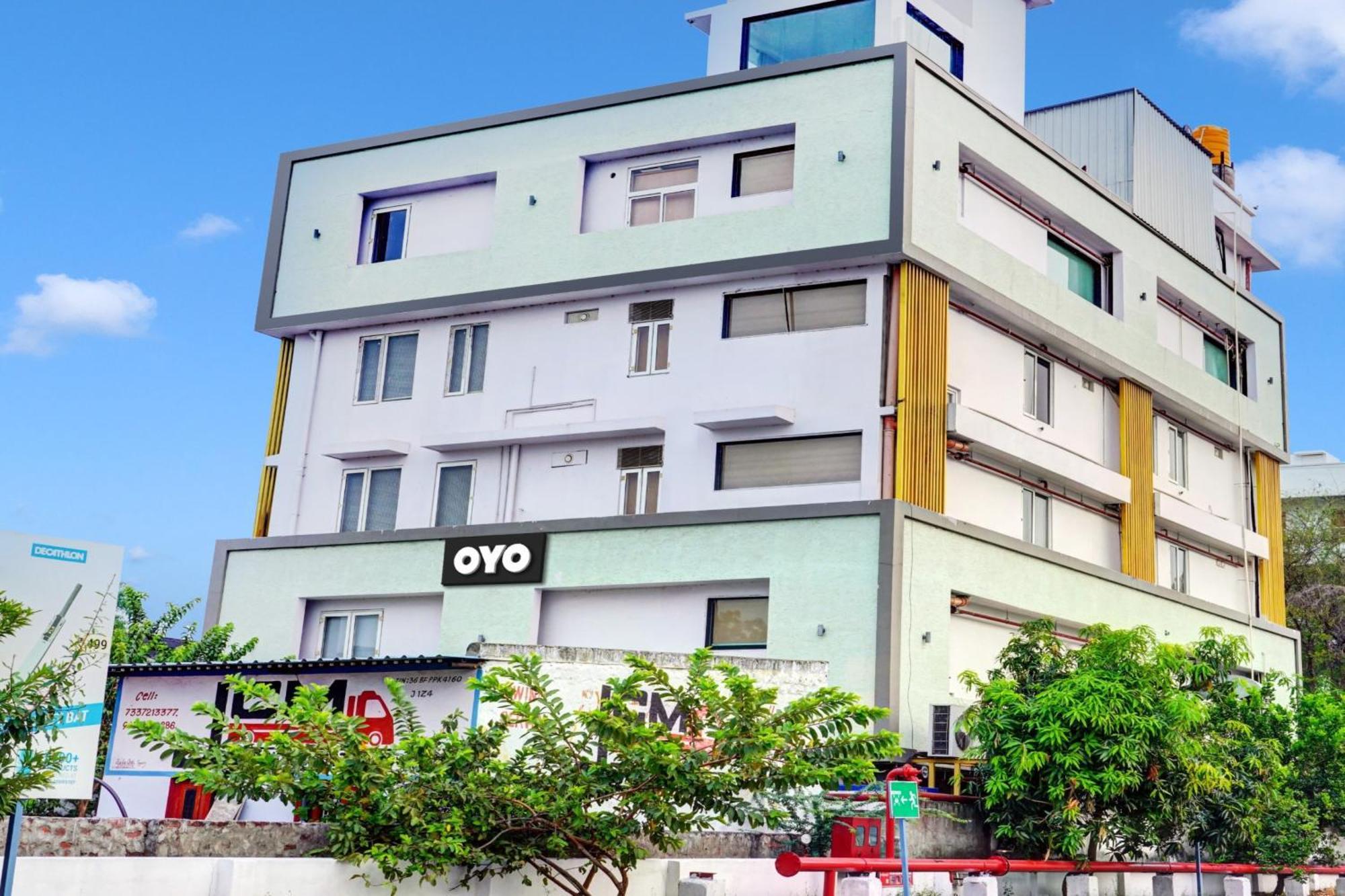 Super Townhouse Dev'S Inn By Cj Gunadala Экстерьер фото