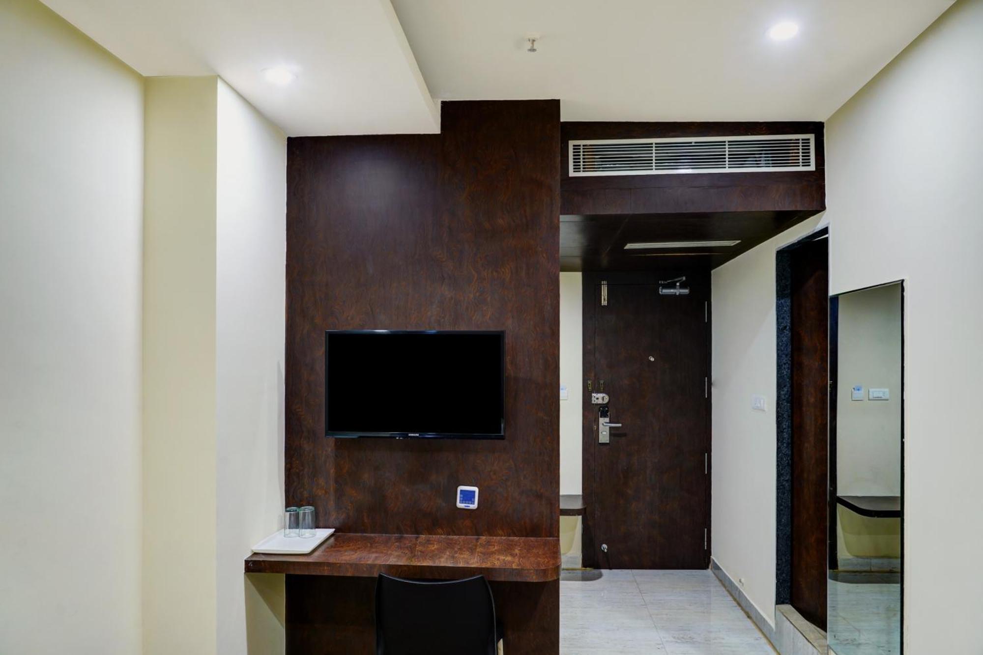 Super Townhouse Dev'S Inn By Cj Gunadala Экстерьер фото